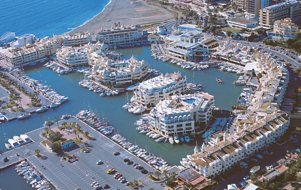 Popeye Suite Puerto Marina Espectacular Apartamento Dentro De La Isla De Puerto Marina Con Piscina En Cubierta Y A 1 Minuto De La Playa เบนัลมาเดนา ภายนอก รูปภาพ